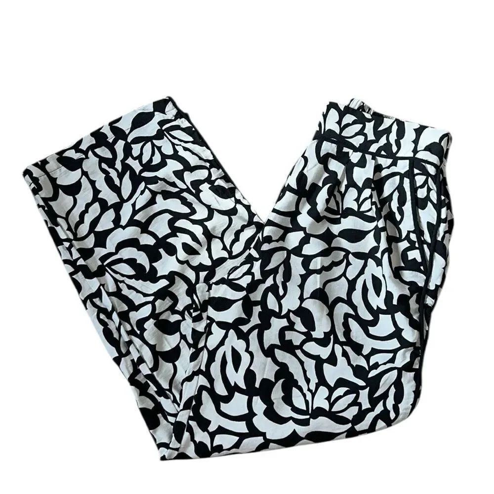 Monteau Black and White Pull on Dress Pants(Size Medium)